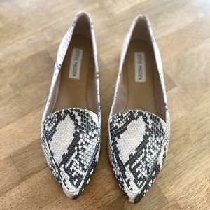 Steve Madden | Snake skin | Point toe flats | loafers | EUC | size 6.5